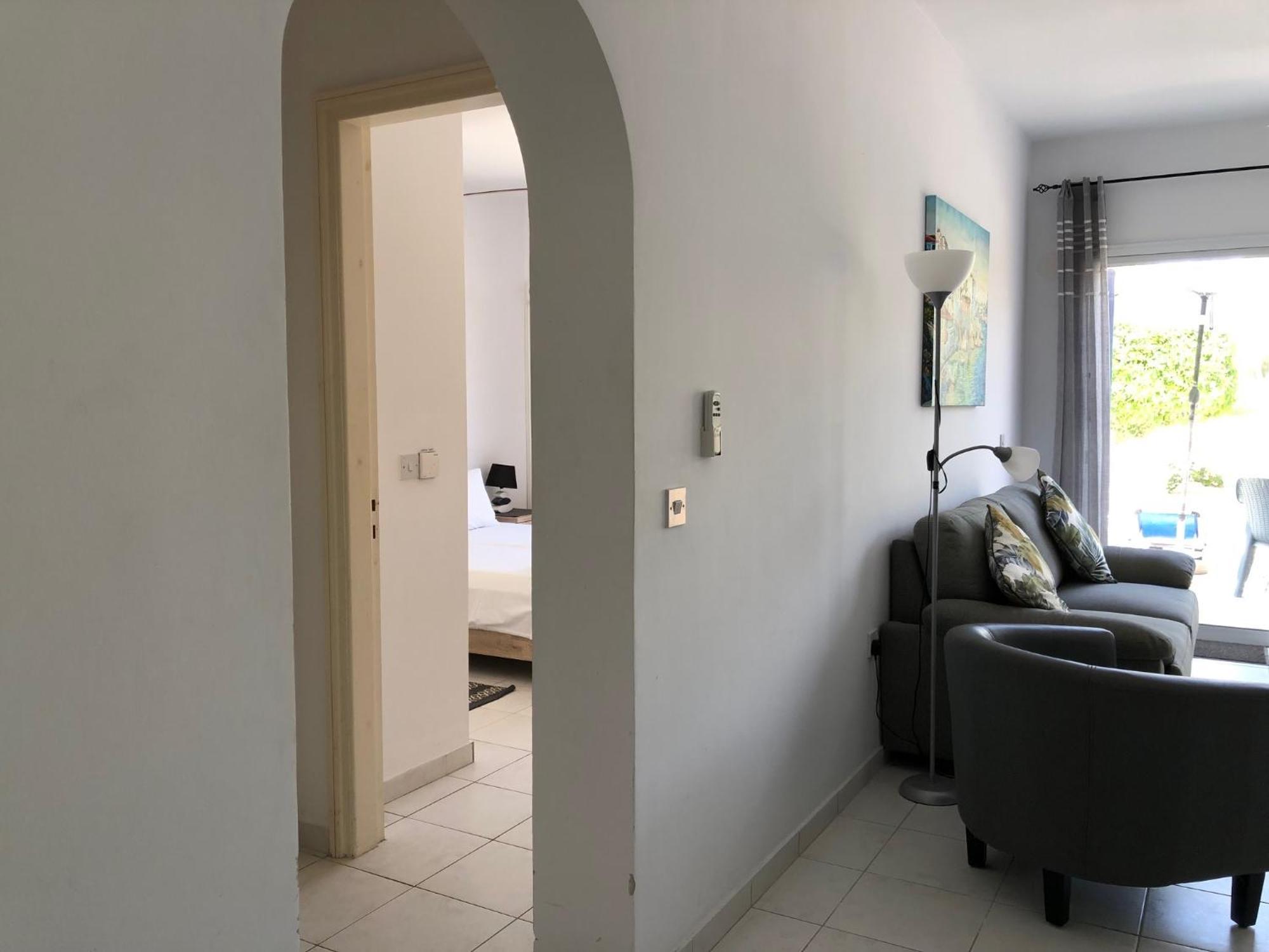 Stylish 1 Bedroom Apartment In Limnaria Gardens Пафос Экстерьер фото